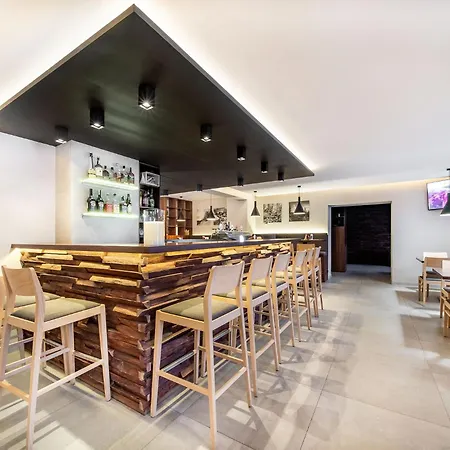 Laguna & Restaurant *